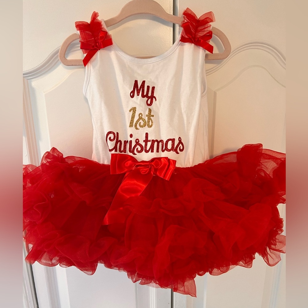 Absolutely adorable girls dress.